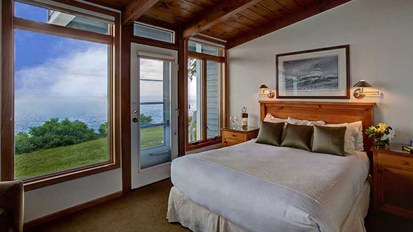 Image of a queen suite